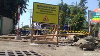 Meski sang pengusaha menjadi tersangka, namun Sundarto berharap Pemkot Yogyakarta tetap melanjutkan proyek tersebut. Sebab jika mangkrak, maka dikhawatirkan akan banyak warga di Kampung Celeban dan sekitarnya yang dirugikan. Meski sang pengusaha menjadi tersangka, namun Sundarto berharap Pemkot Yogyakarta tetap melanjutkan proyek tersebut. Sebab jika mangkrak, maka dikhawatirkan akan banyak warga di Kampung Celeban dan sekitarnya yang dirugikan.