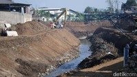 Balai Besar Wilayah Sungai (BBWS) Citarum membangun jalan Inspeksi di sepanjang aliran Sungai Citarum yang menghubungkan Kecamatan Majalaya dan Ciparay. Nantinya, jalan ini dapat digunakan sebagai jalur alternatif yang dapat menembus kemacetan.
