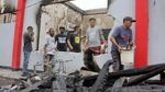 Napi Bersihkan Sisa Kebakaran Lapas Sorong Pascakerusuhan