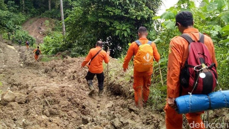 Pelajar di Aceh yang Hilang di Air Terjun saat Berkemah Ditemukan Tewas Pelajar di Aceh yang Hilang di Air Terjun saat Berkemah Ditemukan Tewas