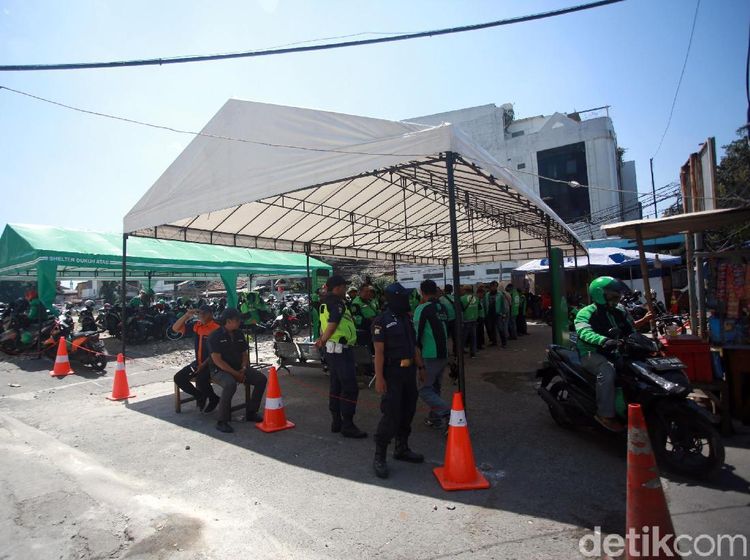 Ada Shelter Ojek Online Lho di Stasiun Sudirman