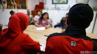 Manajemen PT Modern Internasional Tbk (MDRN) menerima perwakilan massa eks pegawai Sevel Indonesia yang melakukan aksi tuntutan hari ini.