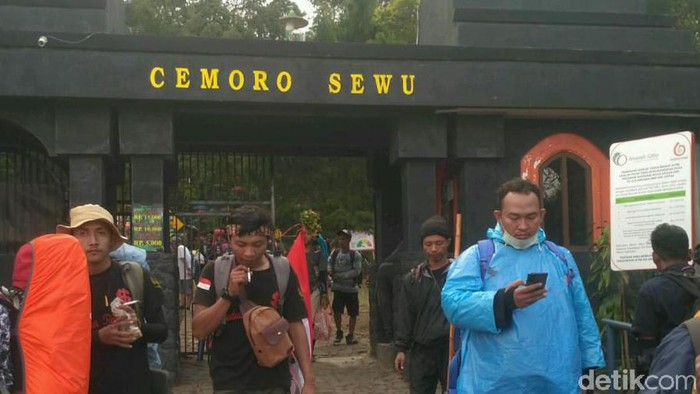 Jumlah pendaki Gunung Lawu yang Lewat Magetan naik lima kaki lipat saat momentum HUT ke-74 RI. Pada 16-17 Agustus 2019, total pendaki yang lewat Magetan mencapai dua ribu orang.