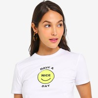 Graphic TeeSatu jenis atasan yang harus dikoleksi ketika sering pakai jeans adalah kaus bergambar atau bertulisan. Salah satu opsinya yang simpel tapi menarik perhatian adalah Fitted Graphic T-Shirt keluaran brand Factorie. Di Zalora, item ini sedang diskon dari Rp 199 ribu menjadi Rp 171 ribu. Foto: Zalora