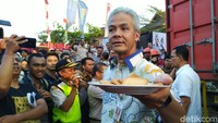 Produk itu berasal dari Sragen yaitu PT Tiga Pilar Sejahtera yang sebelumnya sudah mengirim biskuit ke berbagai negara dengan kerjasama USAID. Hari ini untuk pertama kalinya biskuit itu dikirim ke Bangladesh dengan nilai ekonomi Rp 5,3 miliar.