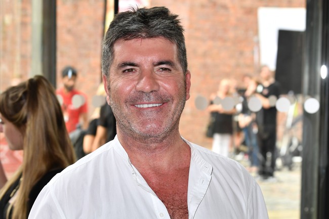 Simon Cowell pernah suntik filler agar terlihat lebih muda. Tapi setelah menjalani prosedur tersebut, dia justrutak mengenali wajahnnya sendiri. “Saya merasa wajah saya seperti di film-film horror setelah suntik filler yang berlebihan,” katanya kepada The Sun.  Foto: Getty Images