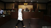 Asty terbukti bersalah menyuap anggota DPR Bowo Sidik Pangarso. Uang suap yang diberikan USD 158.733 dan Rp 311 juta dengan tujuan untuk membantu PT Humpuss Transportasi Kimia (HTK) mendapatkan kerja sama pekerjaan pengangkutan atau sewa kapal dengan PT Pupuk Indonesia Logistik (PT Pilog).