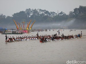Menteri Pariwisata Resmi Buka Festival Pacu Jalur di Riau