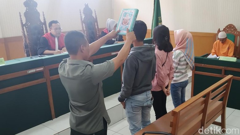 Cerita Terungkapnya Pria Bandung Sebar Video Seks Pacar Cerita Terungkapnya Pria Bandung Sebar Video Seks Pacar