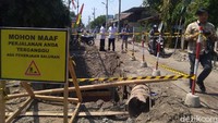 Ada tiga titik pengerjaan proyek saluran air hujan tersebut, yakni di Jalan Supomo, Jalan Babaran dan di Kampung Celeban. Ada tiga titik pengerjaan proyek saluran air hujan tersebut, yakni di Jalan Supomo, Jalan Babaran dan di Kampung Celeban.