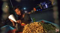 Lewat 'Social Experiment', Baim Wong Kasih Uang Segepok Buat Tukang Kacang