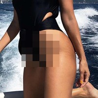 Keluarga Kardashian selalu menampilkan imej yang sempurna, tapi kenyataannya tidak begitu. Kourtney percaya diri menampilkan foto dengan stretch mark. Penampilannya itu mendapatkan pujian netizen karena tidak mengedit fotonya.  Foto: Instagram
