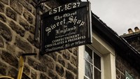 Jadi jika sedang berada di Inggris, jangan lupa mampir ke The Oldest Sweet Shop ini ya!  Foto: Istimewa