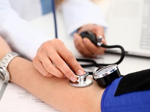 12 Gejala Darah Tinggi, Kenali Penyebab hingga Pantangannya