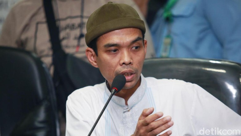 Ustaz Somad Pede Tak Perlu Minta Maaf soal Video Salib Ustaz Abdul Somad menegaskan dirinya tak perlu minta maaf soal video salib yang beredar luas. Somad menegaskan yang dibicarakannya adalah soal akidah Islam.