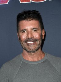 Penampilan Simon Cowell Yang Makin Muda Diduga Facelift Puluhan Juta