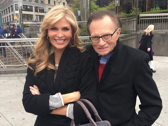 Penyiar Larry King menceraikan istri ke-7 nya.