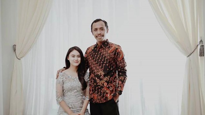 furry setya dan istri