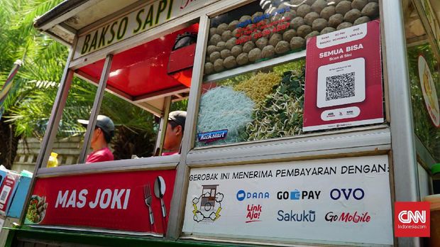 Mengenal Beda QRIS dan Kode QR, Pembayaran Pakai Kamera 'HP'