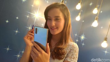 Selama periode ini, konsumen akan memdapatkan promo menarik berupa Galaxy Fit untuk pembelian Galaxy Note 10 Plus, wireless charger stand untuk Galaxy Note 10 serta cashback Rp 750 ribu dari bank yang bekerja sama. Foto: Adi Fida Rahman/detikINET