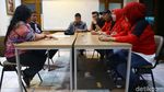 Bayar Pesangon Menggema di Depan Kantor Sevel Indonesia