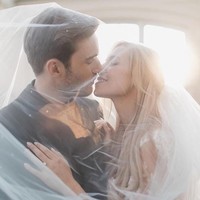 Keduanya berkenalan secara virtual setelah seorang teman memberitahu Marzia tentang channel YouTube PiewDiePie yang terkenal dengan postingan video main game. Marzia kemudia mengirimkan email pada pria 29 tahun itu dan menulis bahwa video-nya sangat lucu. Foto: Instagram/@itsmarziapie, @pewdiepie