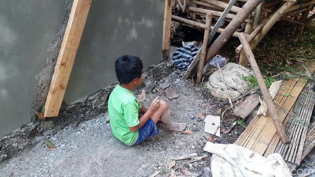 Kisah Engki, Bocah Penyantap Ulat Bulu dan Pemburu Ular Asal Cianjur