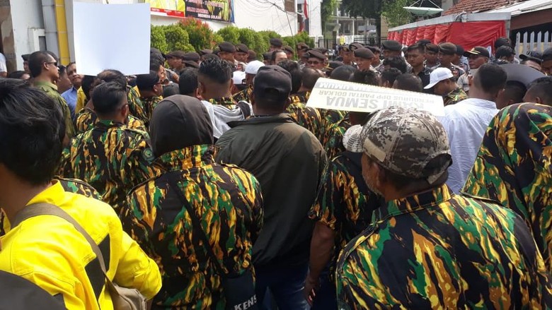 Kader Golkar Minta Dewan Pembina Turun Tangan Selesaikan Masalah di DPP Kader Golkar Minta Dewan Pembina Turun Tangan Selesaikan Masalah di DPP
