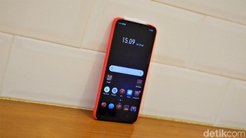 Memori internalnya 128 GB. Foto: Adi Fida Rahman/detikINET