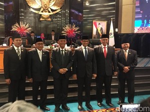 Sah! Pajak Biaya Balik Nama Kendaraan di DKI Naik Jadi 12,5%