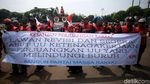 Aksi Buruh Tolak Revisi UU Ketenagakerjaan di Depan DPR