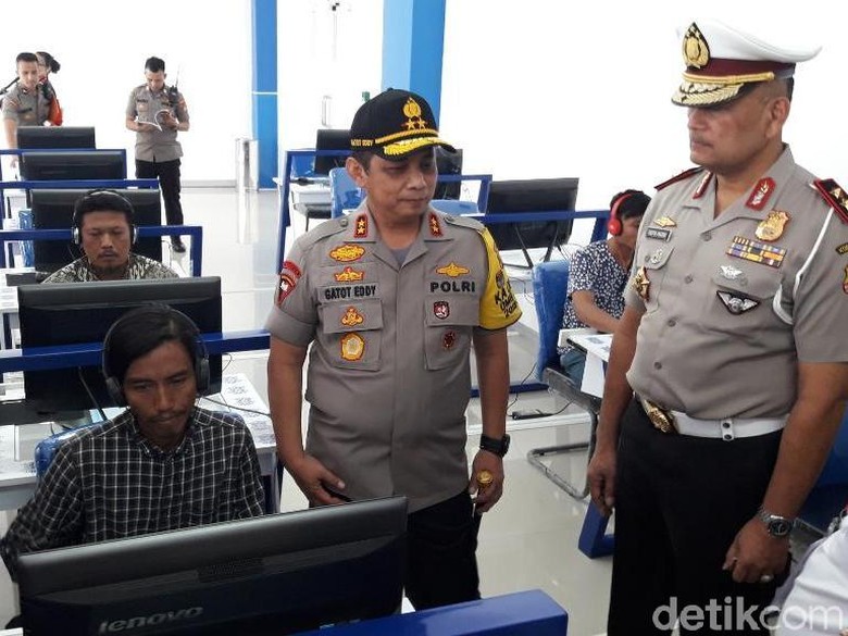 Resmikan Gedung Satpas SIM di Bekasi, Kakorlantas Minta Tingkatkan Pengawasan Resmikan Gedung Satpas SIM di Bekasi, Kakorlantas Minta Tingkatkan Pengawasan