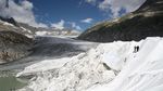 Selimut Termal Bungkus Gletser di Swiss Agar Tak Mencair