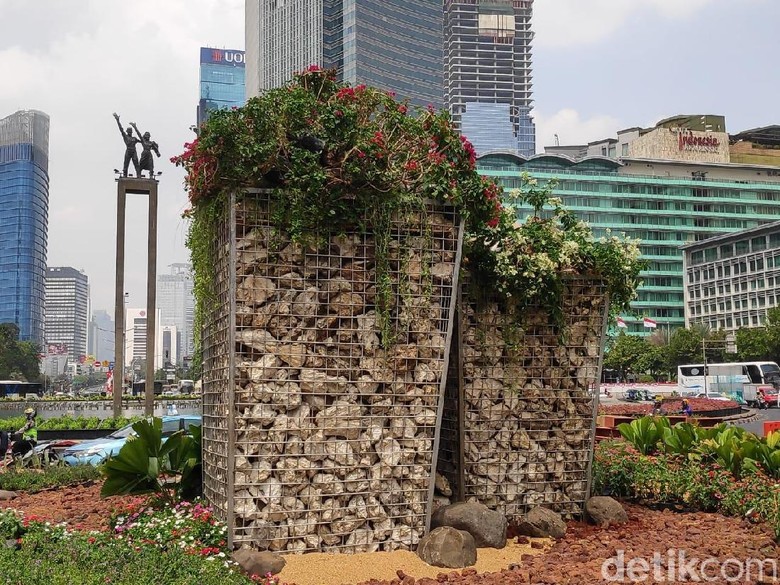 Makna Instalasi Batu Gabion di Bundaran HI Makna Instalasi Batu Gabion di Bundaran HI