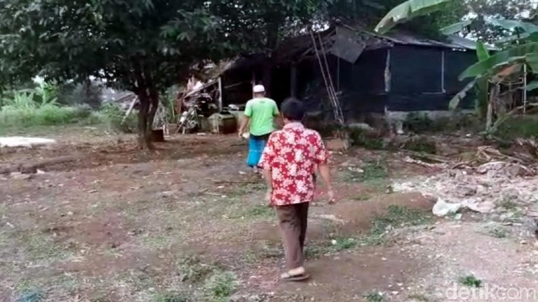Isu Pocong di Sukabumi Bikin Resah, Warga Curiga Modus Penjahat Isu Pocong di Sukabumi Bikin Resah, Warga Curiga Modus Penjahat