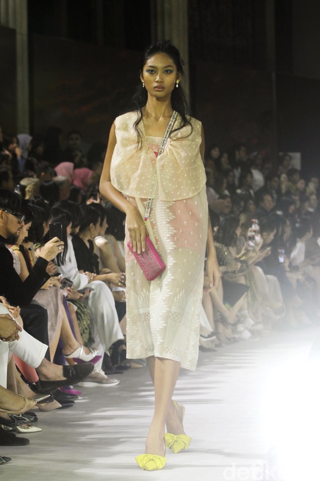 Fashion show tunggal Sapto Djojokartiko yang terinspirasi wayang Solo, Jawa Tengah, di Bali Room Hotel Kempinski. Jakarta. [Selasa, 20/08/2019]. Foto: Mohammad Abduh/Wolipop