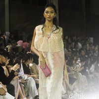 Fashion show tunggal Sapto Djojokartiko yang terinspirasi wayang Solo, Jawa Tengah, di Bali Room Hotel Kempinski. Jakarta. [Selasa, 20/08/2019]. Foto: Mohammad Abduh/Wolipop