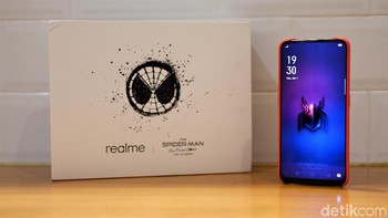 Ponsel ini memiliki fitur sidik jari di bawah layar. Foto: Adi Fida Rahman/detikINET