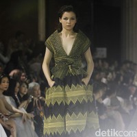 Fashion show tunggal Sapto Djojokartiko yang terinspirasi wayang Solo, Jawa Tengah, di Bali Room Hotel Kempinski. Jakarta. [Selasa, 20/08/2019]. Foto: Mohammad Abduh/Wolipop