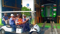 Para delegasi Zimbabwe dan Angola tiba di PT Industri Kereta Api (INKA), Madiun, Kamis (22/8/2019). 