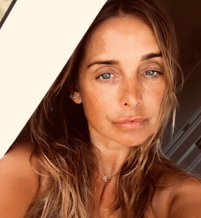 Penyanyi asal Inggris Louise Redknapp kembali menjadi pusat perhatian setelah mengumumkan comeback musiknya awal tahun ini. Ia berbagi foto selfie tanpa riasan dan membuat banyak penggemarnya terkejut. Foto: Instagram