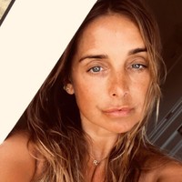Penyanyi asal Inggris Louise Redknapp kembali menjadi pusat perhatian setelah mengumumkan comeback musiknya awal tahun ini. Ia berbagi foto selfie tanpa riasan dan membuat banyak penggemarnya terkejut. Foto: Instagram
