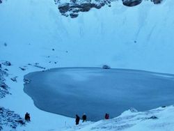 Keindahan dan Misteri Danau Kerangka di Himalaya