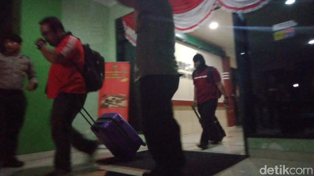 Hampir 10 Jam Geledah Balai Kota Yogya, KPK Bawa 3 Koper dan 1 Kardus