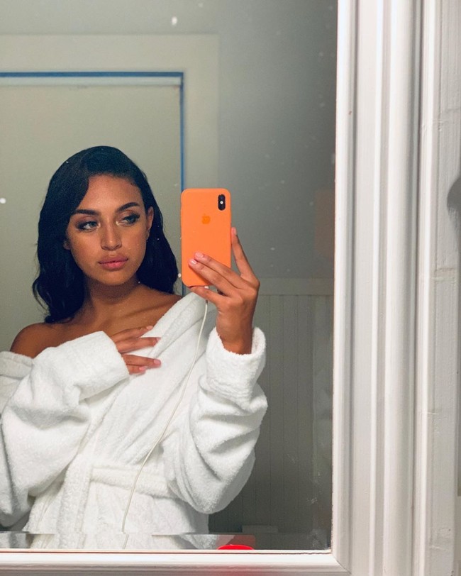 Instagram Sela Vave penuh dengan potret dirinya dalam balutan busana seksi. (Foto: Instagram/@selavave)