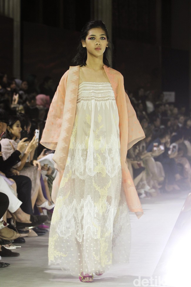 Fashion show tunggal Sapto Djojokartiko yang terinspirasi wayang Solo, Jawa Tengah, di Bali Room Hotel Kempinski. Jakarta. [Selasa, 20/08/2019]. Foto: Mohammad Abduh/Wolipop