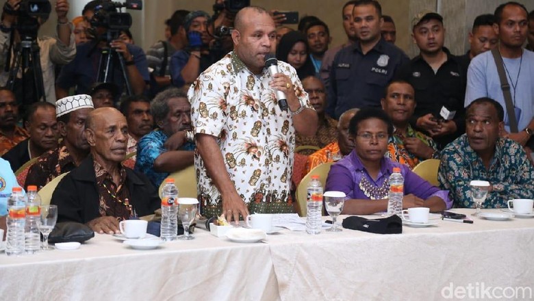 Tokoh Papua Barat Minta Jokowi Selesaikan Isu Rasisme dengan Cara Adat Tokoh Papua Barat Minta Jokowi Selesaikan Isu Rasisme dengan Cara Adat