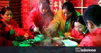 Bebas Gerah! Warga China Makan Hotpot dalam 'Gua Es' Super Dingin