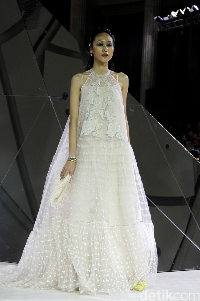 Fashion show tunggal Sapto Djojokartiko yang terinspirasi wayang Solo, Jawa Tengah, di Bali Room Hotel Kempinski. Jakarta. [Selasa, 20/08/2019]. Foto: Mohammad Abduh/Wolipop