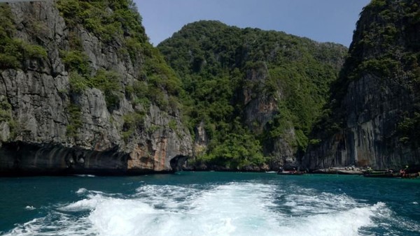 Masih dari Thailand, Phuket masuk ke dalam peringkat kedelapan pulau terbaik di Asia (Cempaka Menira/dTraveler)